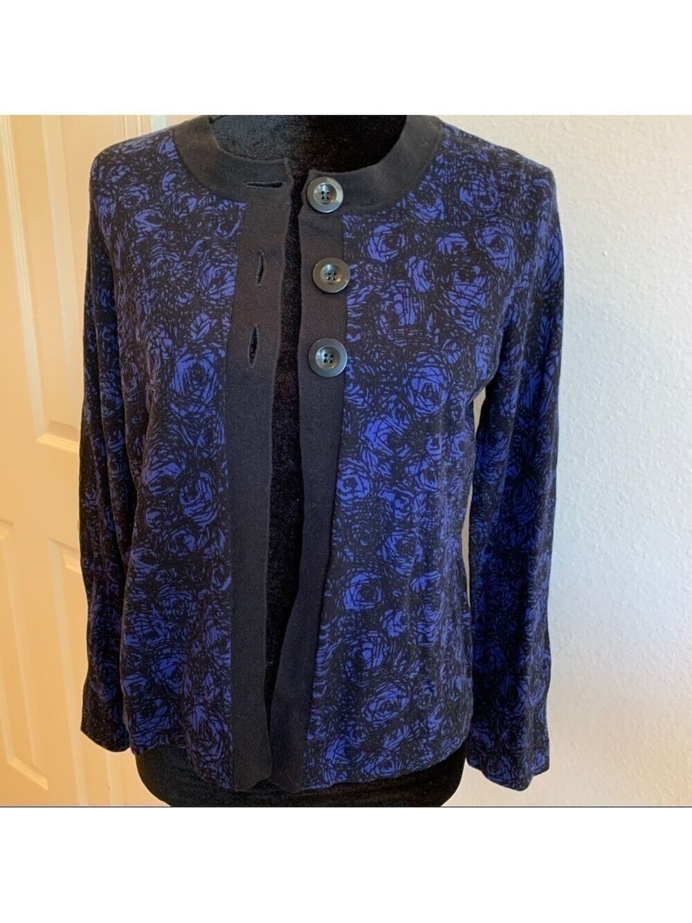 round neck floral print cardigan